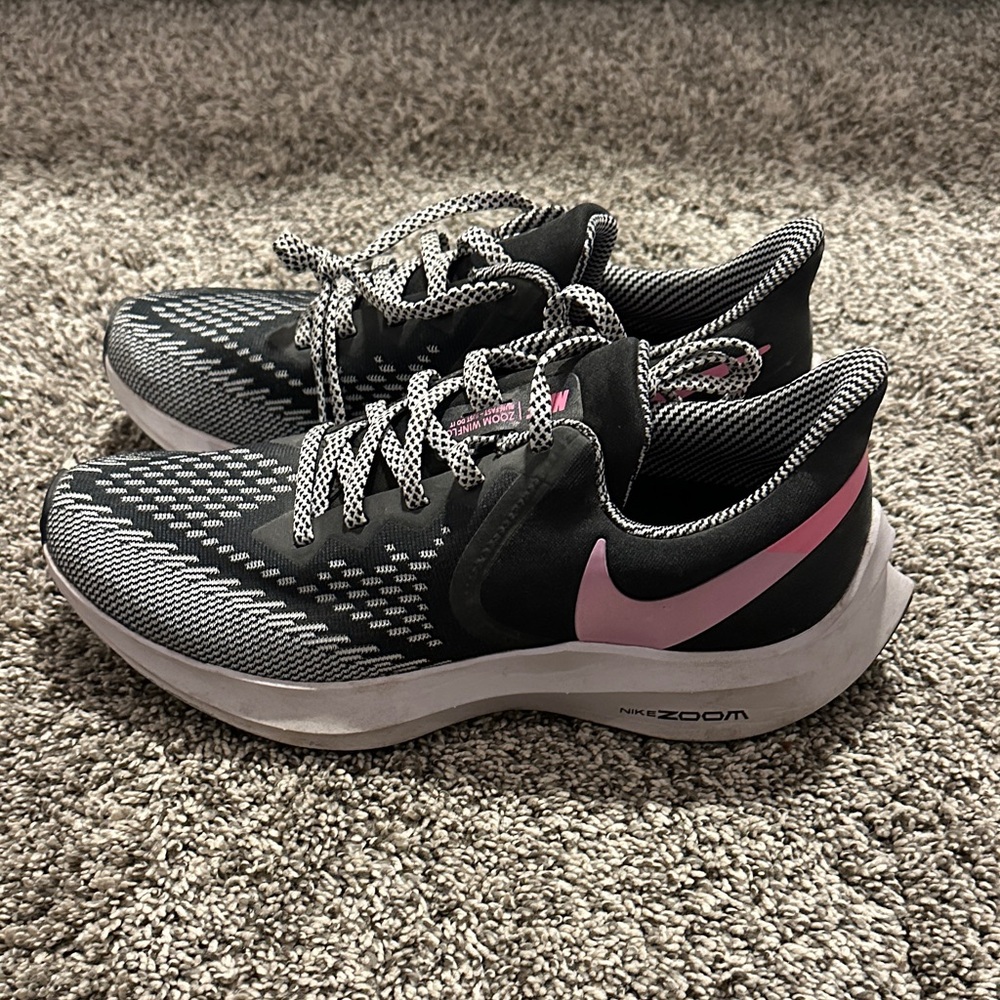 Nike Women's Black and Pink Zoom Sneakers